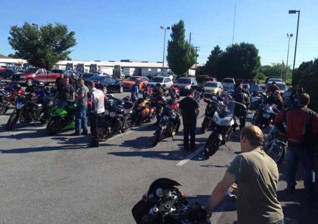 The morning – organizing the groups – 29 riders in attendance